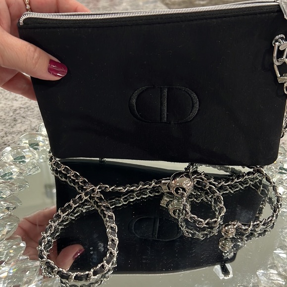 🖤🖤🖤Dior Black Beauty Pouch with Adjustable Braided Chain Attached - Picture 4 of 10